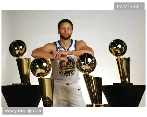 模仿库里的足球明星如何在球场上展现独特风格与技巧的完美结合 模仿库里的足球明星如何在球场上展现独特风格与技巧的完美结合